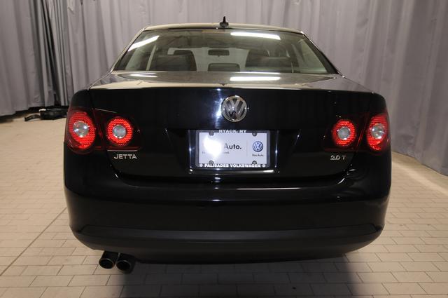 Volkswagen Jetta 2010 photo 2