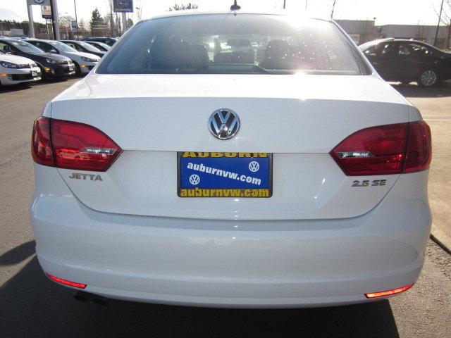 Volkswagen Jetta 2011 photo 4