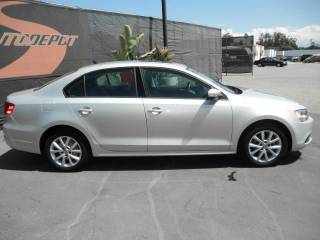 Volkswagen Jetta SE Sedan