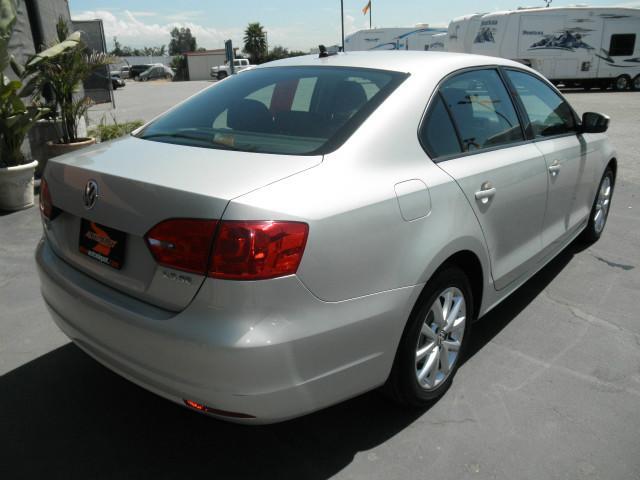 Volkswagen Jetta 2011 photo 4