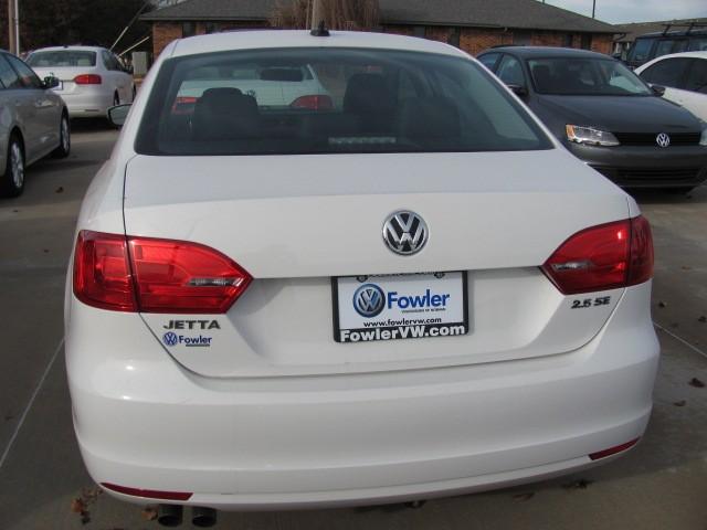 Volkswagen Jetta 2011 photo 2