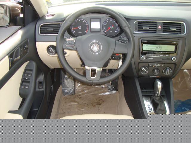 Volkswagen Jetta 2011 photo 2