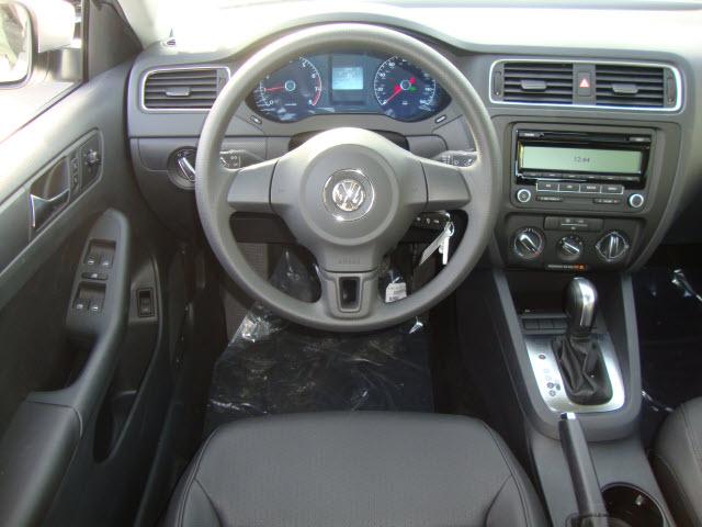 Volkswagen Jetta 2011 photo 2