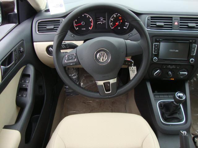 Volkswagen Jetta 2011 photo 2