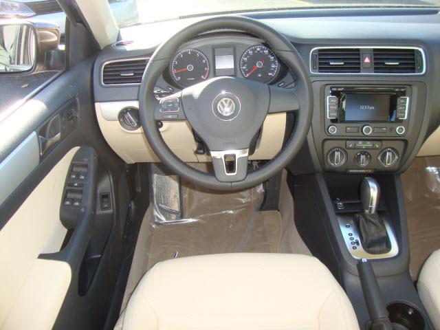 Volkswagen Jetta 2011 photo 2