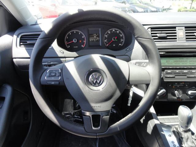 Volkswagen Jetta 2011 photo 2