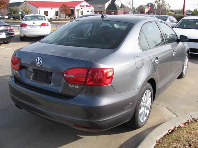 Volkswagen Jetta 2011 photo 3