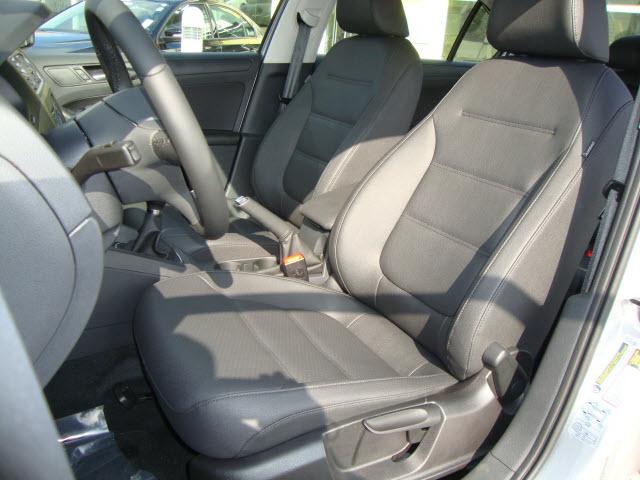 Volkswagen Jetta 2011 photo 2