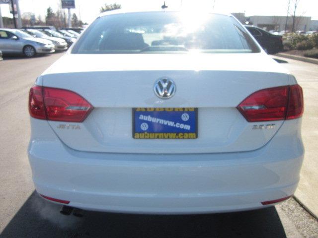 Volkswagen Jetta 2011 photo 3
