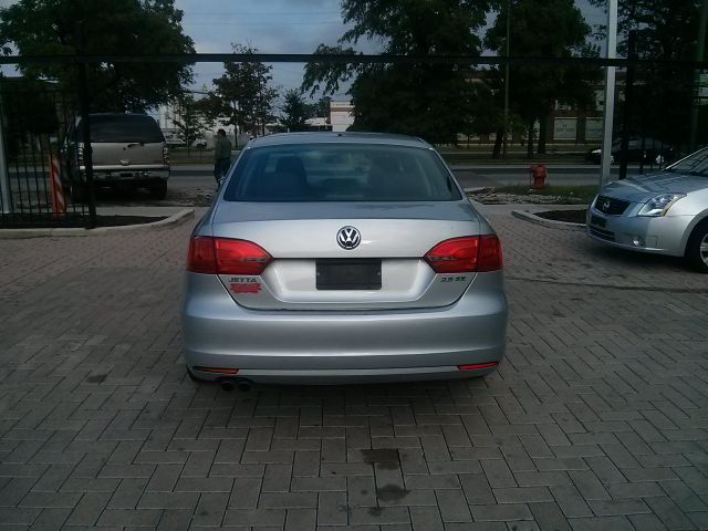 Volkswagen Jetta SE Sedan