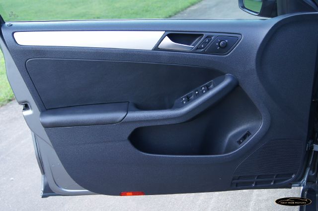 Volkswagen Jetta 2011 photo 2