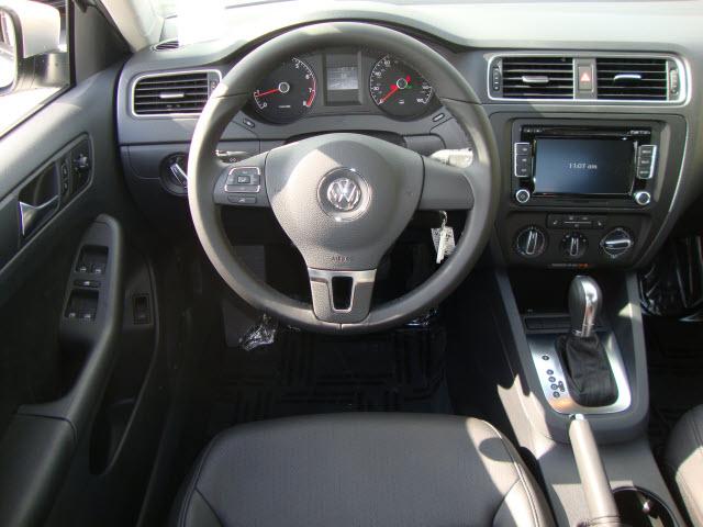 Volkswagen Jetta 2011 photo 2