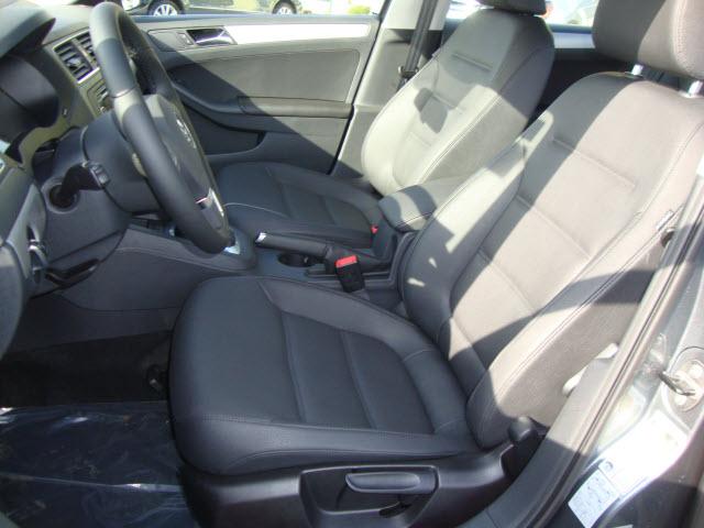 Volkswagen Jetta 2011 photo 2