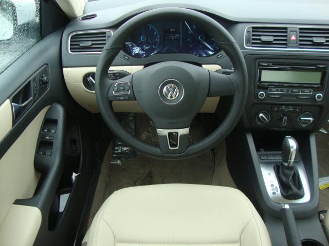 Volkswagen Jetta 2011 photo 2