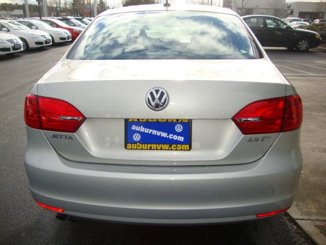 Volkswagen Jetta 2011 photo 2