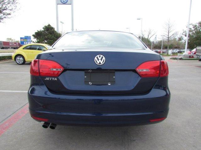 Volkswagen Jetta 2012 photo 3