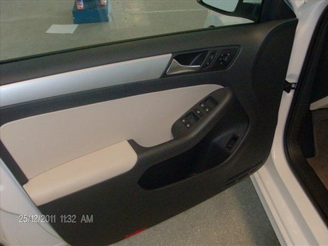 Volkswagen Jetta 2012 photo 2