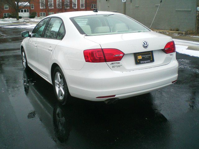 Volkswagen Jetta 2012 photo 2