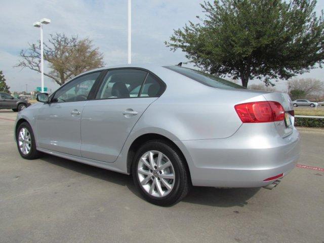 Volkswagen Jetta 2012 photo 2