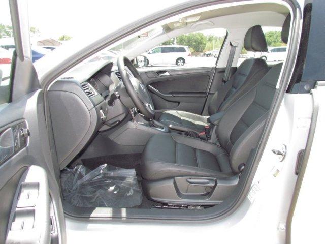 Volkswagen Jetta 2012 photo 2