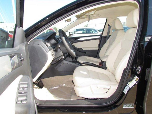 Volkswagen Jetta 2012 photo 2