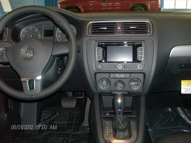 Volkswagen Jetta 2012 photo 2