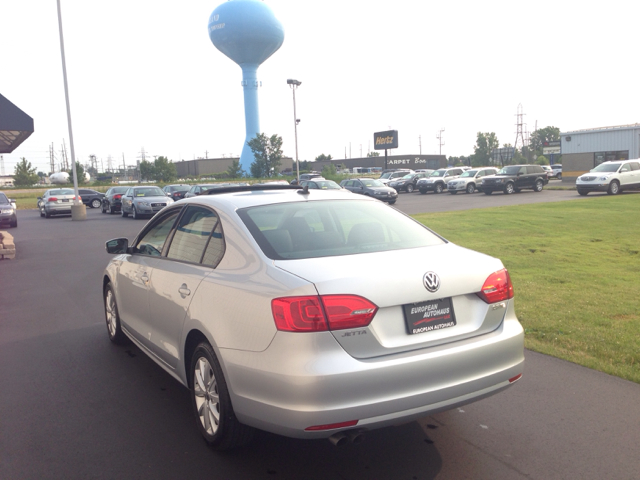 Volkswagen Jetta Reg Cab 111.2 Inch WB 2WD LS Truck Sedan