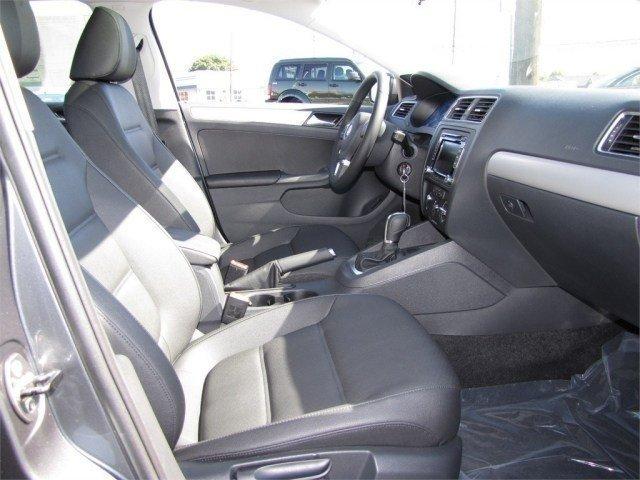 Volkswagen Jetta 2012 photo 2