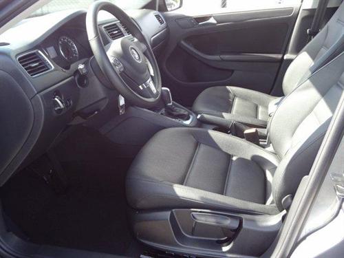 Volkswagen Jetta 2012 photo 2