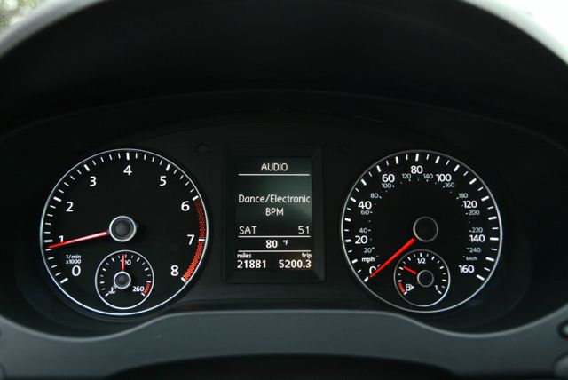 Volkswagen Jetta GLI 2012 photo 17