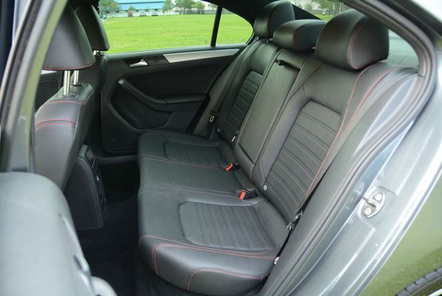 Volkswagen Jetta GLI 2012 photo 45