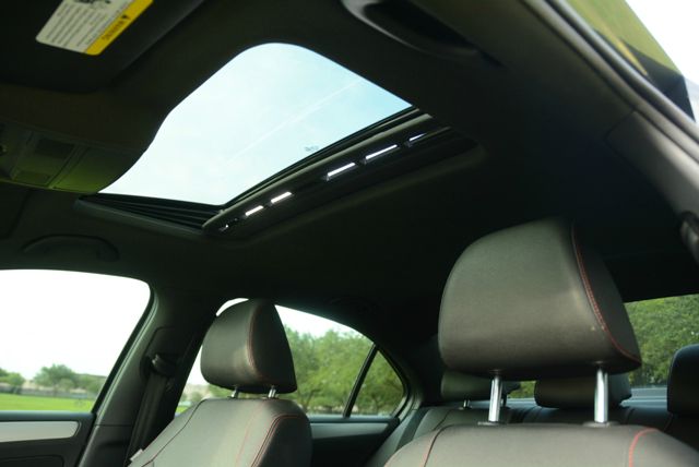 Volkswagen Jetta GLI 2012 photo 46