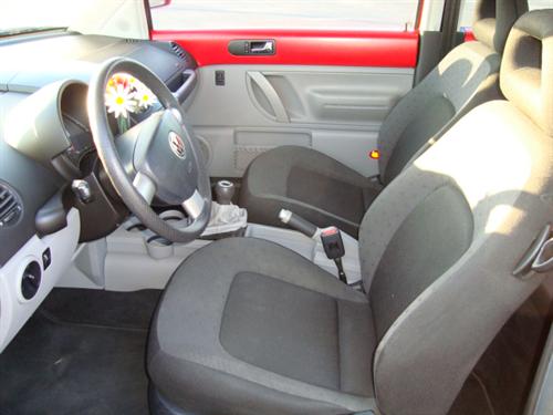 Volkswagen New Beetle 1998 photo 4