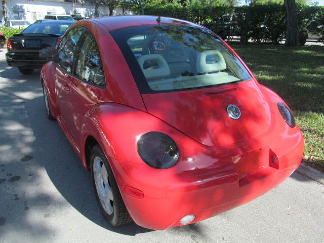 Volkswagen New Beetle Base Coupe