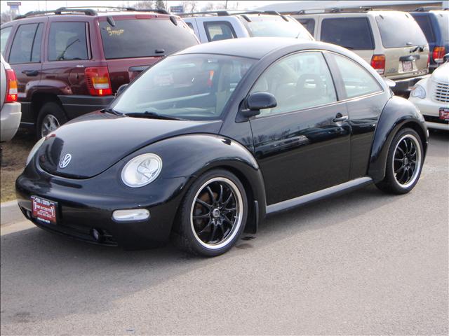 Volkswagen New Beetle Base Coupe