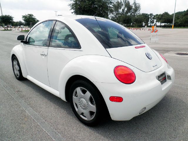 Volkswagen New Beetle 1998 photo 17
