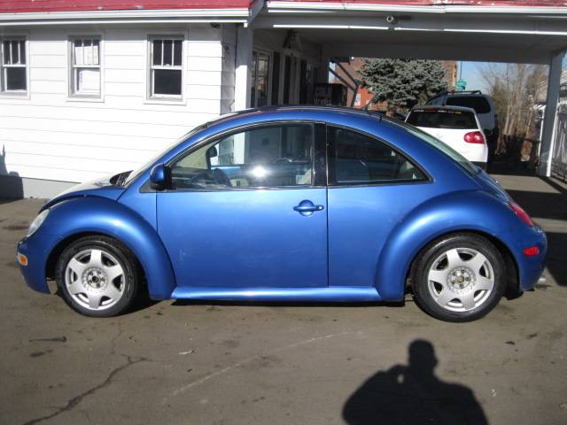 Volkswagen New Beetle Base Coupe