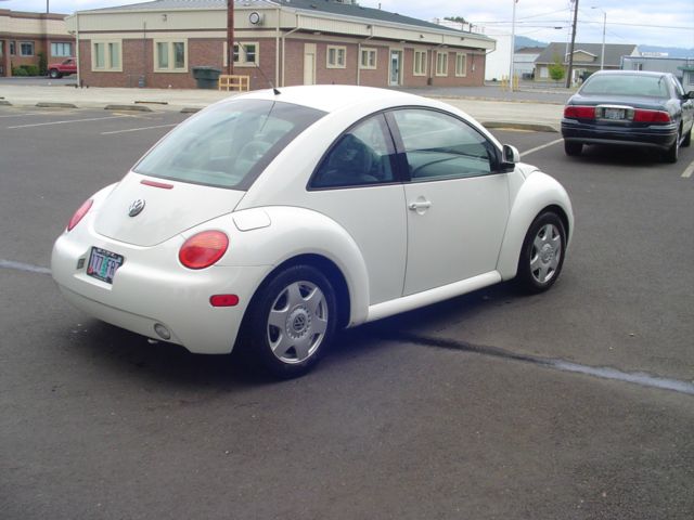 Volkswagen New Beetle 1998 photo 3