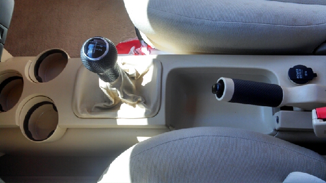 Volkswagen New Beetle Base Coupe