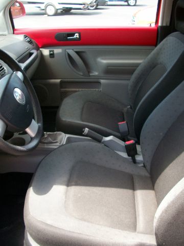 Volkswagen New Beetle 1998 photo 2