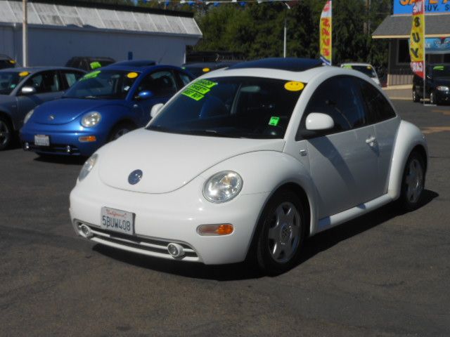 Volkswagen New Beetle 1999 photo 2