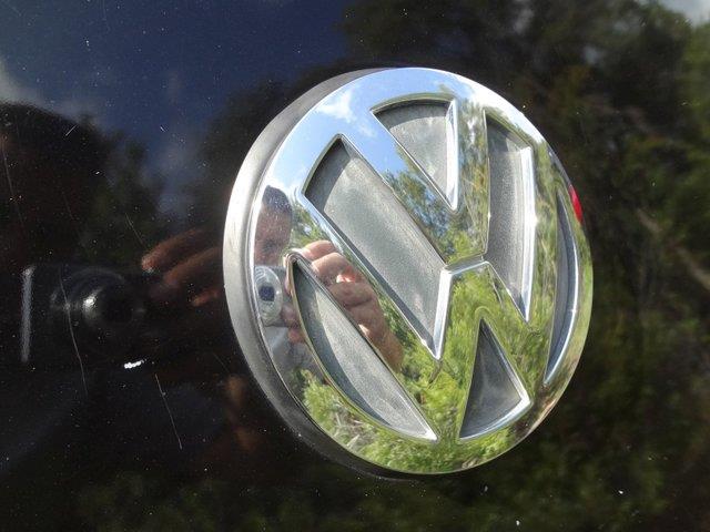 Volkswagen New Beetle 1999 photo 1