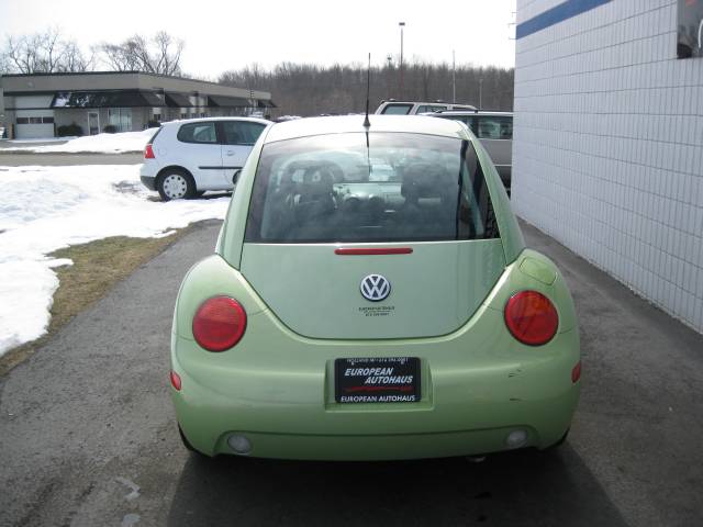 Volkswagen New Beetle 1999 photo 2