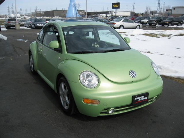 Volkswagen New Beetle FWD 4dr Sport Hatchback