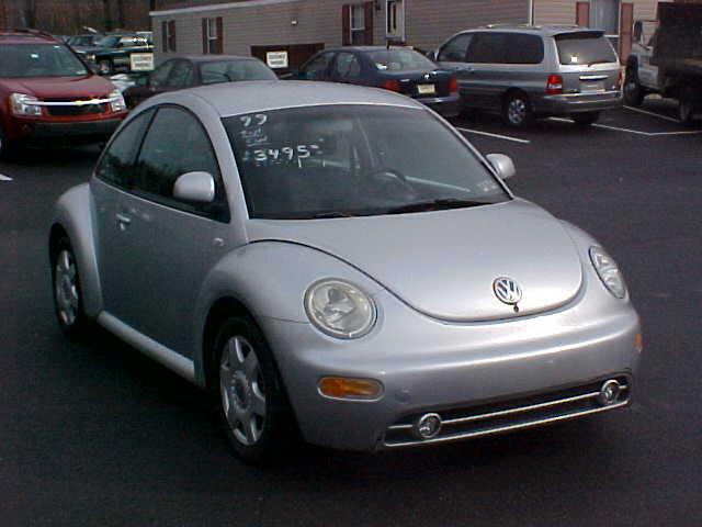 Volkswagen New Beetle FWD 4dr Sport Hatchback