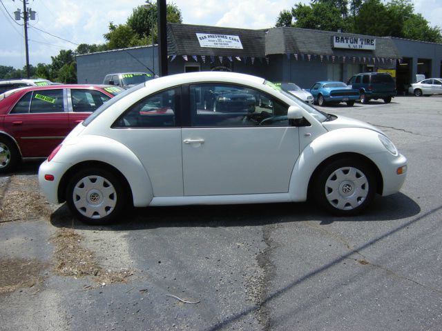 Volkswagen New Beetle 1999 photo 1