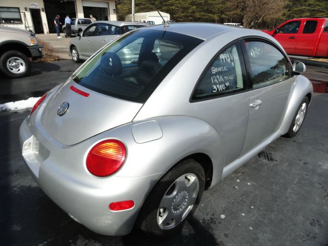Volkswagen New Beetle 1999 photo 3