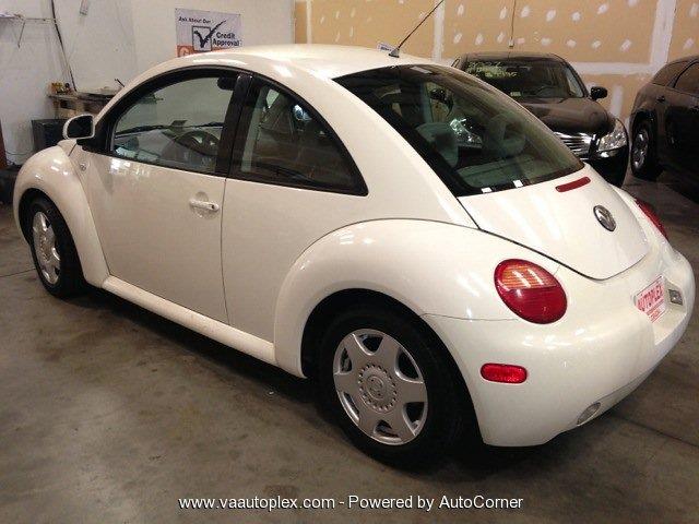 Volkswagen New Beetle 1999 photo 1