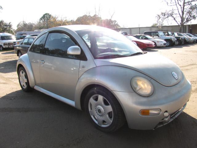 Volkswagen New Beetle FWD 4dr Sport Hatchback