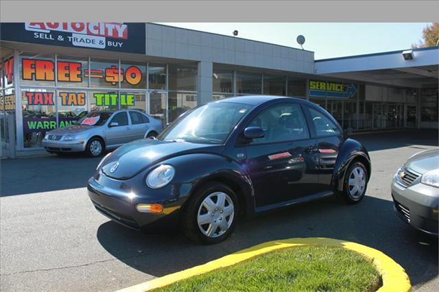 Volkswagen New Beetle FWD 4dr Sport Hatchback